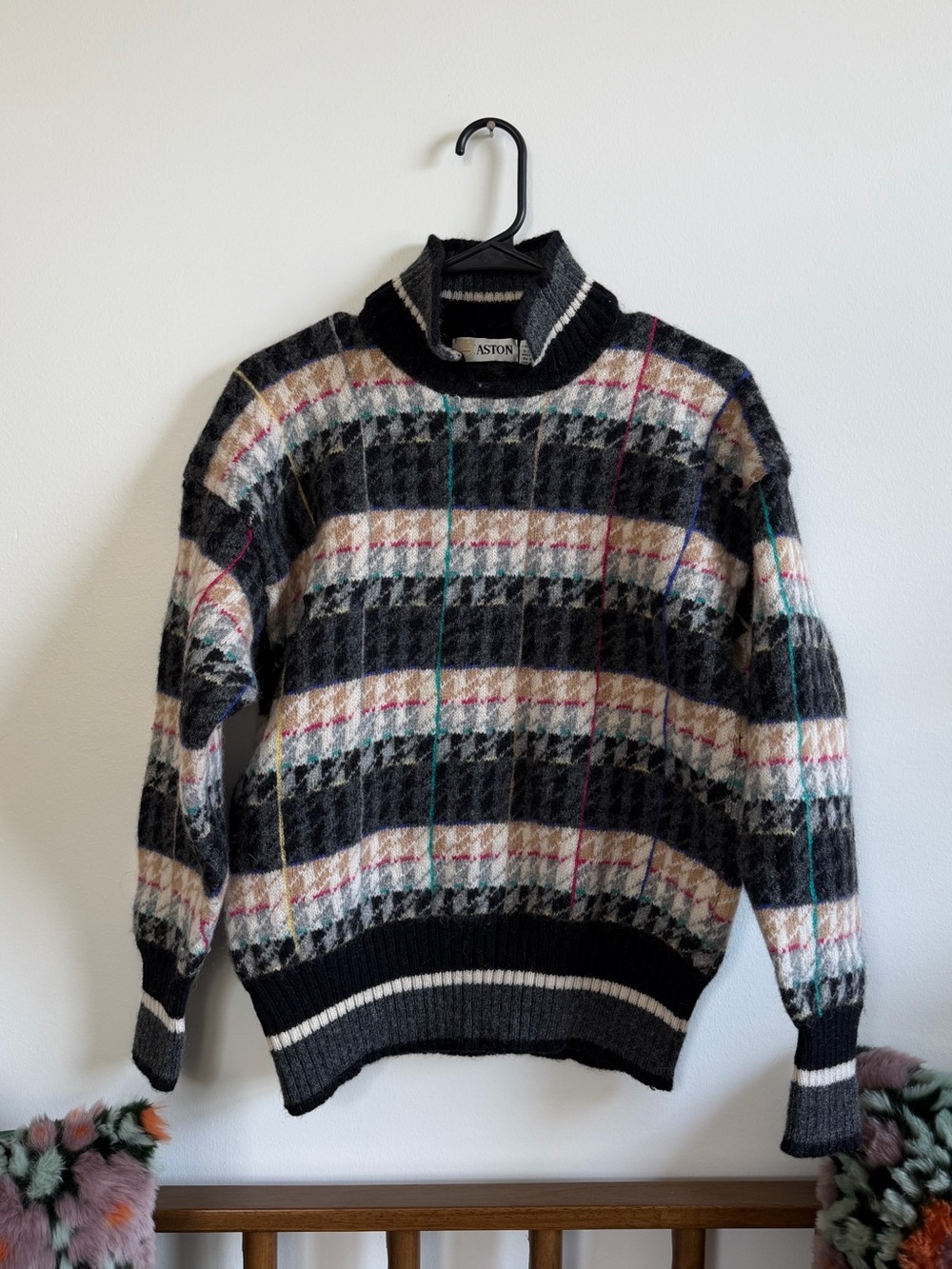 VINTAGE ASTON 100% WOOL HOUNDSTOOTH SWEATER